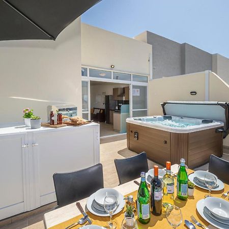 Summer Breeze Penthouse With Private Hot Tub & Terrace With Panoramic Views, By Getawaysmalta Mellieħa Екстериор снимка