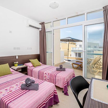 Summer Breeze Penthouse With Private Hot Tub & Terrace With Panoramic Views, By Getawaysmalta Mellieħa Екстериор снимка