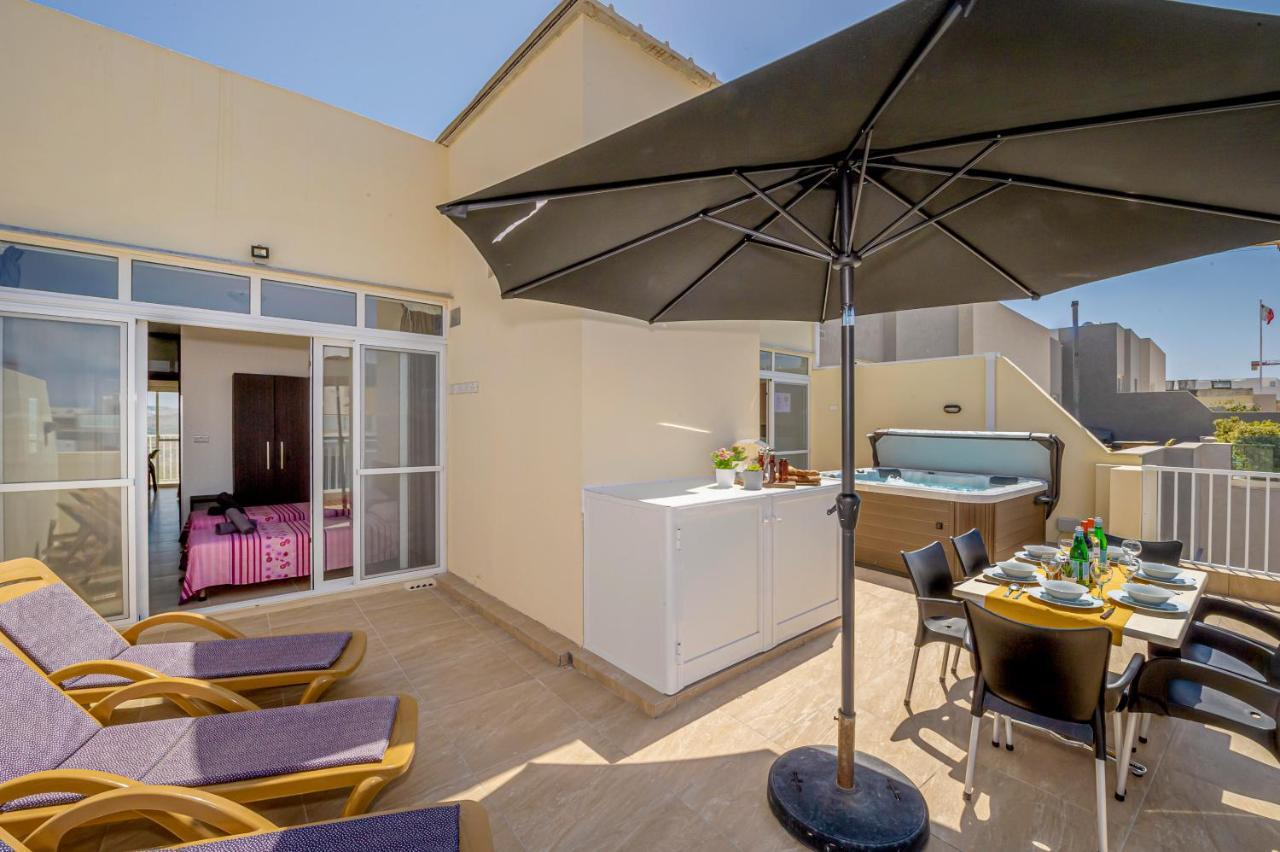 Summer Breeze Penthouse With Private Hot Tub & Terrace With Panoramic Views, By Getawaysmalta Mellieħa Екстериор снимка