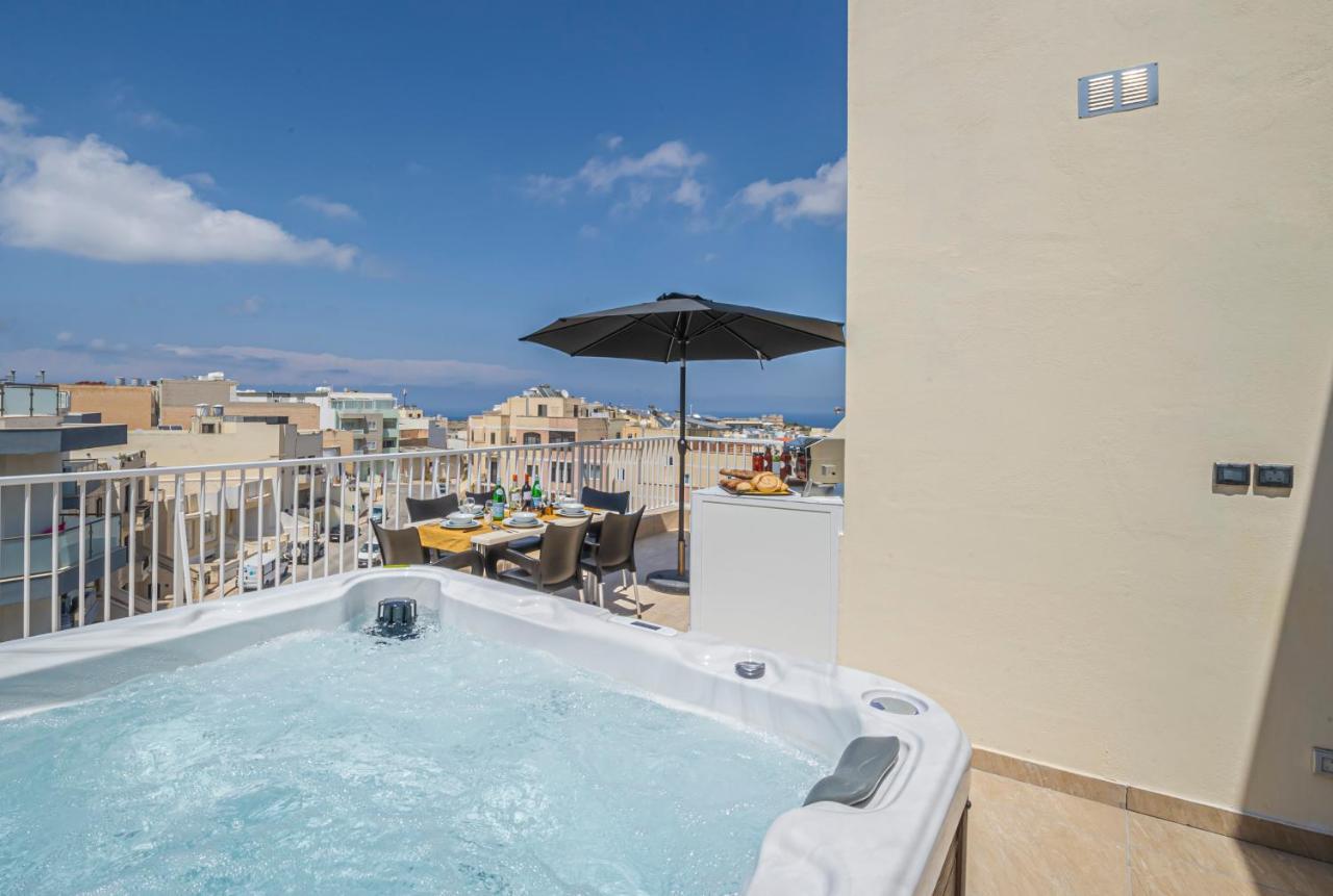Summer Breeze Penthouse With Private Hot Tub & Terrace With Panoramic Views, By Getawaysmalta Mellieħa Екстериор снимка