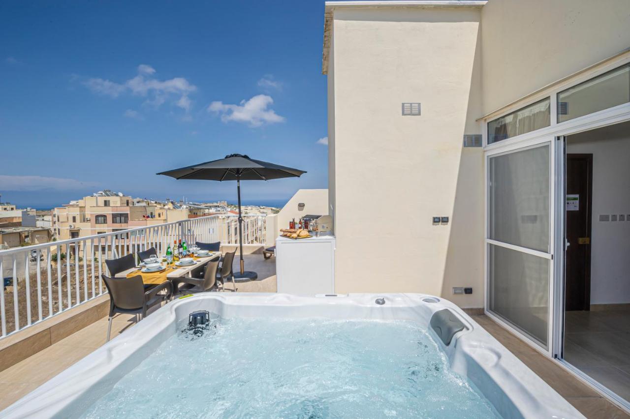 Summer Breeze Penthouse With Private Hot Tub & Terrace With Panoramic Views, By Getawaysmalta Mellieħa Екстериор снимка