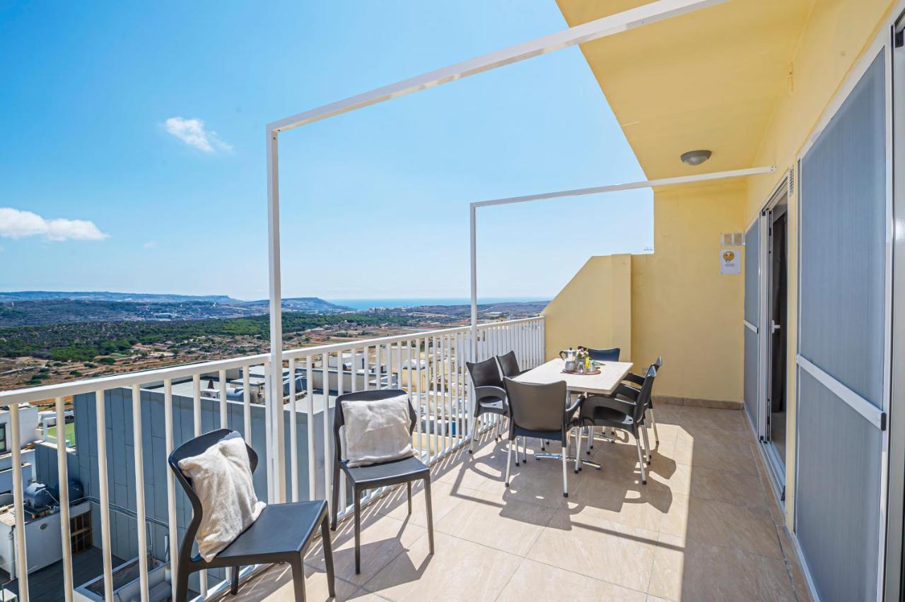 Summer Breeze Penthouse With Private Hot Tub & Terrace With Panoramic Views, By Getawaysmalta Mellieħa Екстериор снимка
