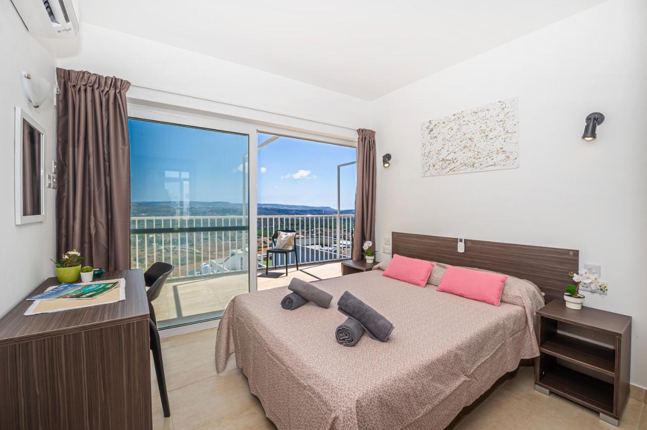 Summer Breeze Penthouse With Private Hot Tub & Terrace With Panoramic Views, By Getawaysmalta Mellieħa Екстериор снимка