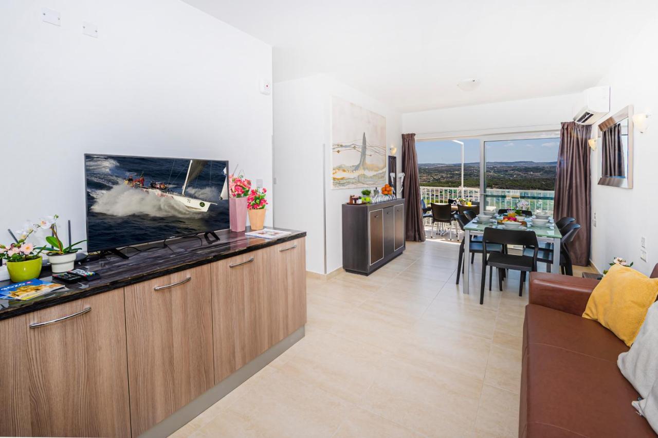 Summer Breeze Penthouse With Private Hot Tub & Terrace With Panoramic Views, By Getawaysmalta Mellieħa Екстериор снимка