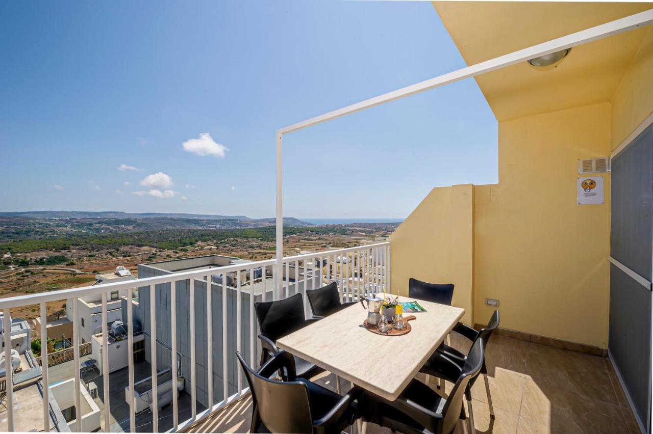 Summer Breeze Penthouse With Private Hot Tub & Terrace With Panoramic Views, By Getawaysmalta Mellieħa Екстериор снимка
