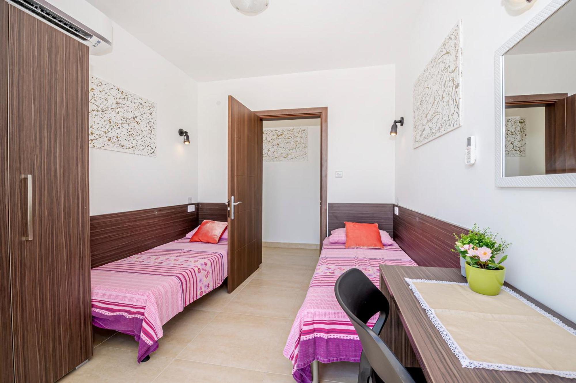 Summer Breeze Penthouse With Private Hot Tub & Terrace With Panoramic Views, By Getawaysmalta Mellieħa Екстериор снимка