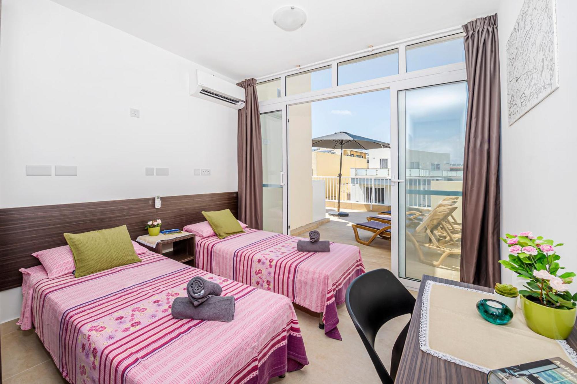 Summer Breeze Penthouse With Private Hot Tub & Terrace With Panoramic Views, By Getawaysmalta Mellieħa Екстериор снимка