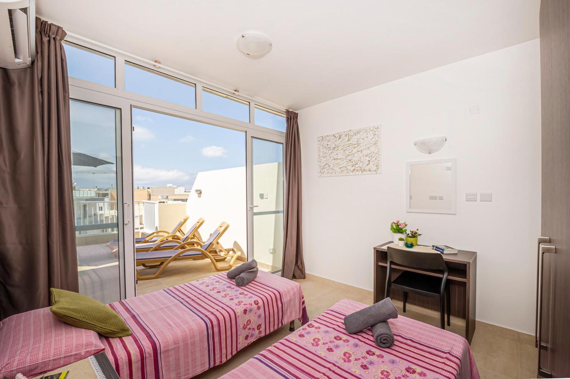 Summer Breeze Penthouse With Private Hot Tub & Terrace With Panoramic Views, By Getawaysmalta Mellieħa Екстериор снимка